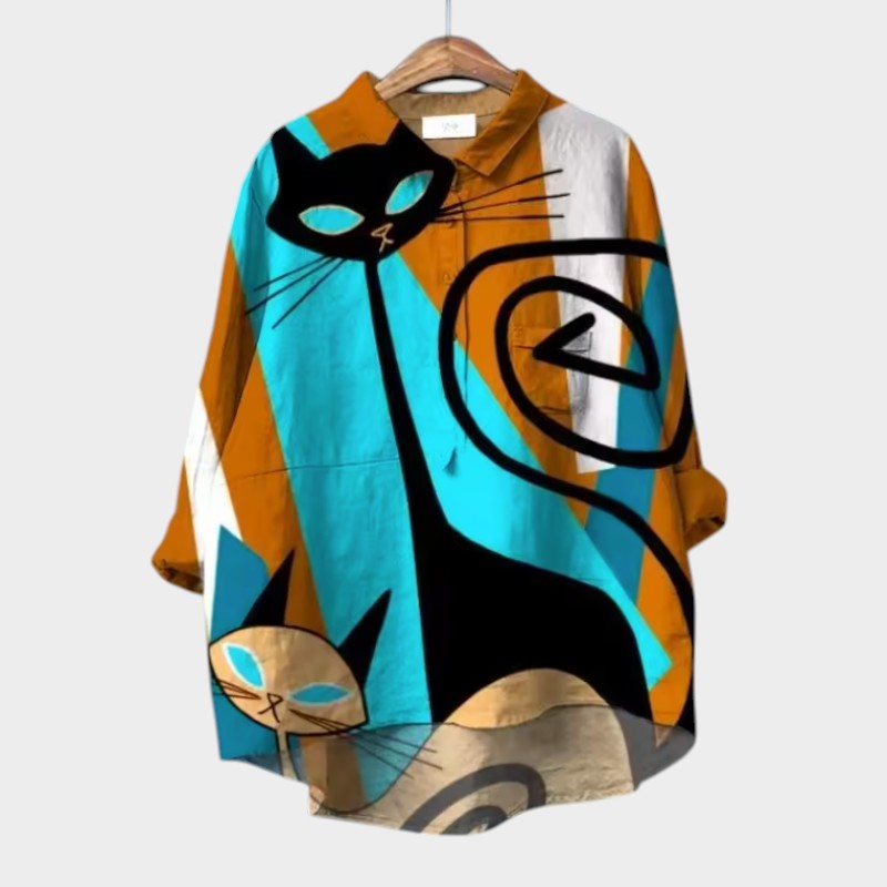 Gretel | Verspielte Bluse mit Katzenmotiv und Wohlfühlpassform