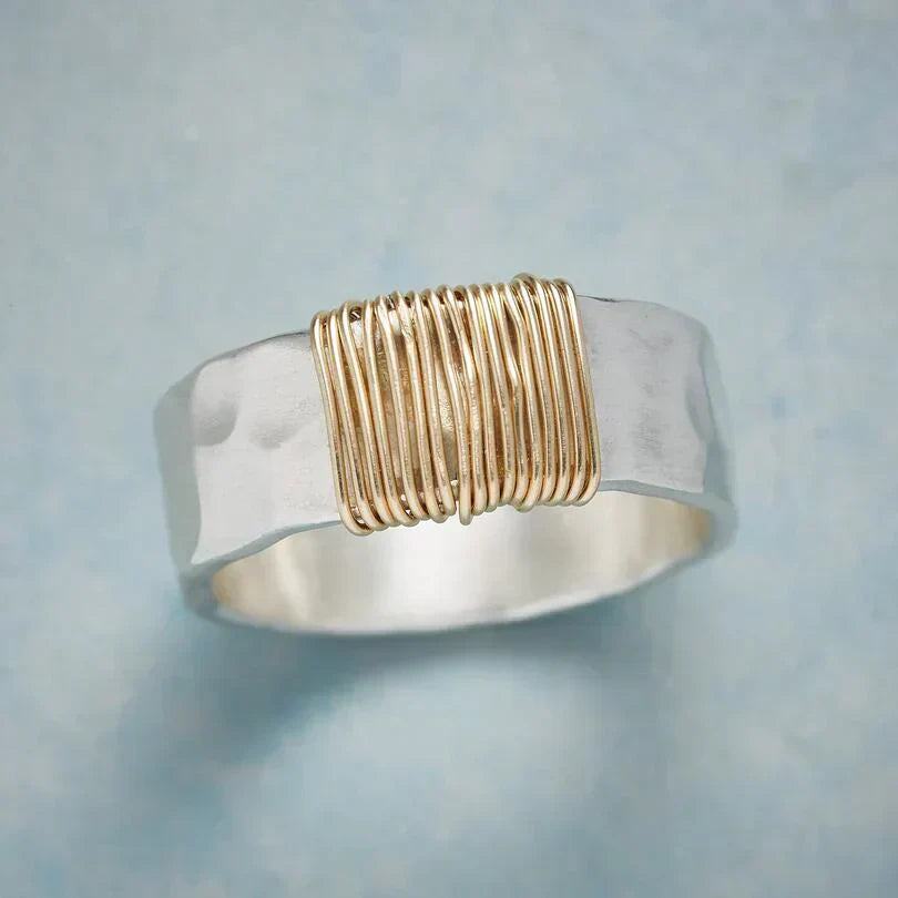 Goldener | Zeitloser Schmuck mit elegantem Glanz