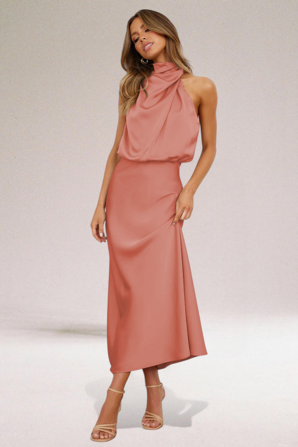 Flavia | Glamouröses Satin-Kleid mit Halterdesign