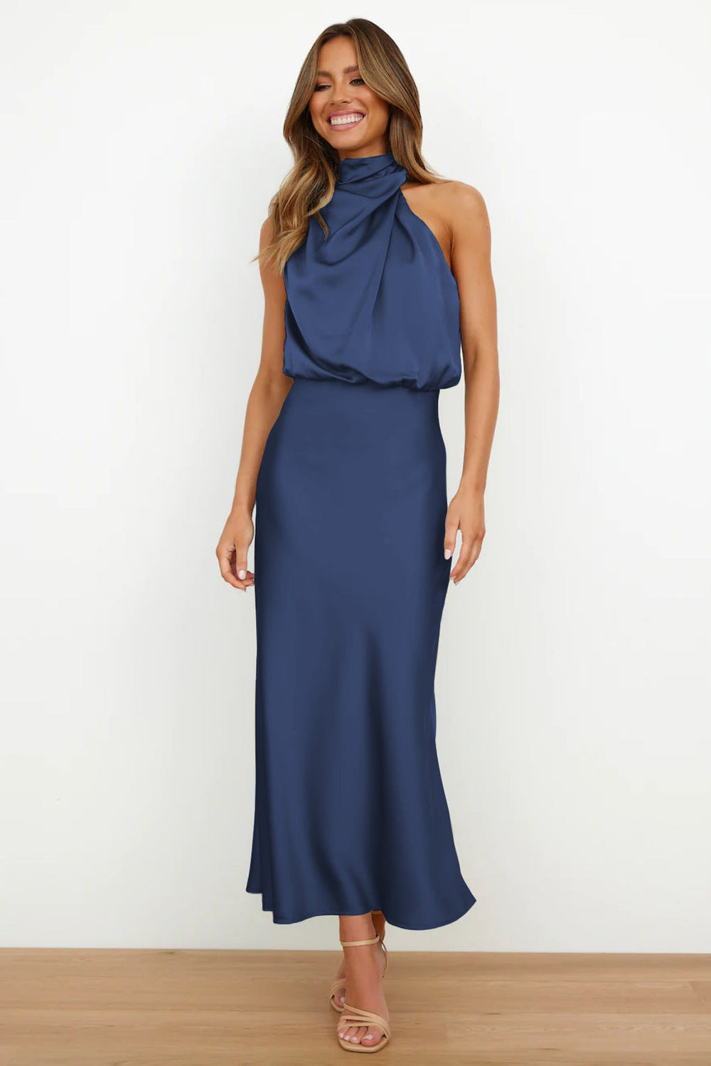 Adele | Feminines Sommerkleid mit offenem Rücken