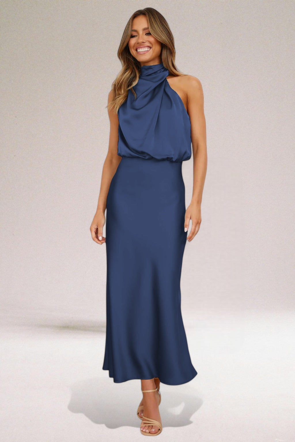 Flavia | Glamouröses Satin-Kleid mit Halterdesign