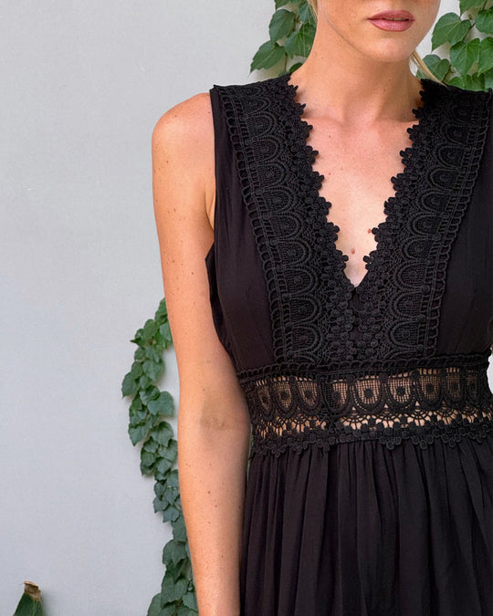 Ilona | Feminines Sommerkleid mit romantischem Spitzendetail