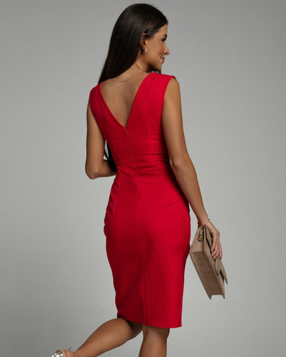 Martina | Figurbetontes Kleid mit V-Ausschnitt und eleganter Beinschlitz-Note