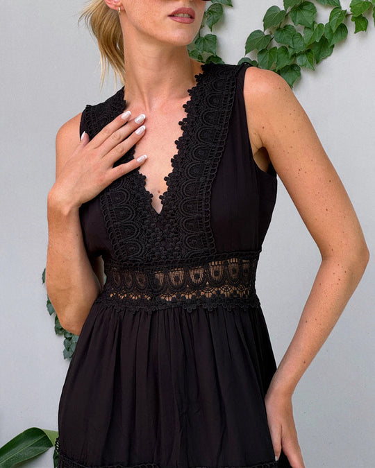 Ilona | Feminines Sommerkleid mit romantischem Spitzendetail