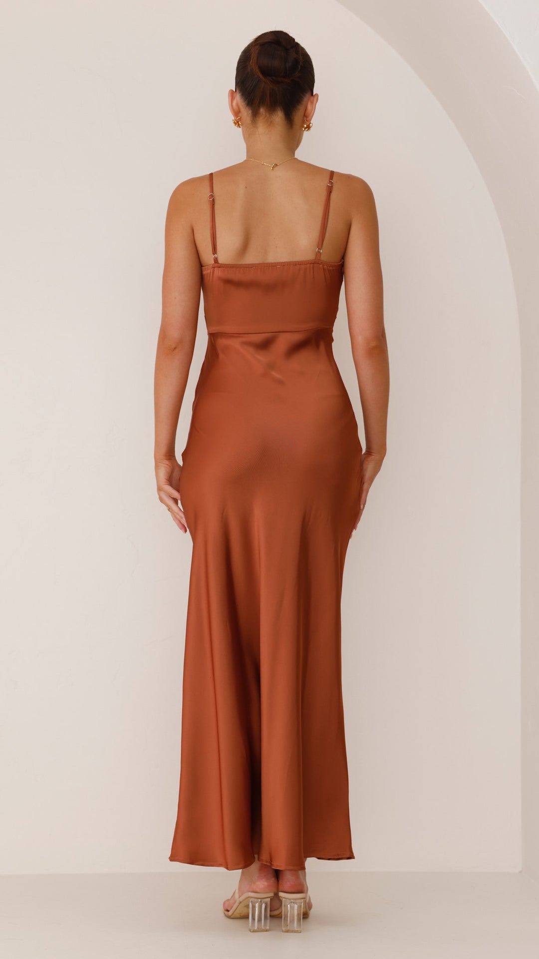 Zara | Fließendes Maxikleid mit femininer Silhouette