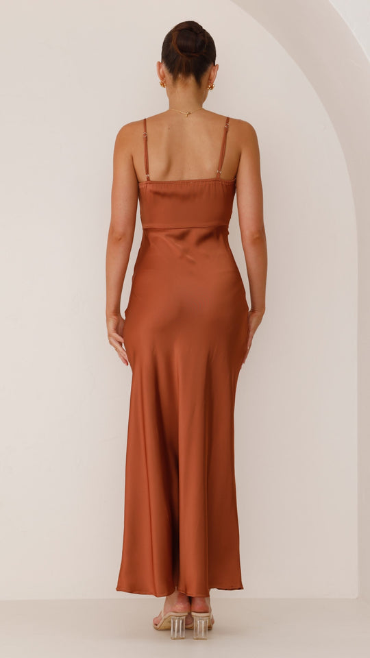 Zara | Fließendes Maxikleid mit femininer Silhouette