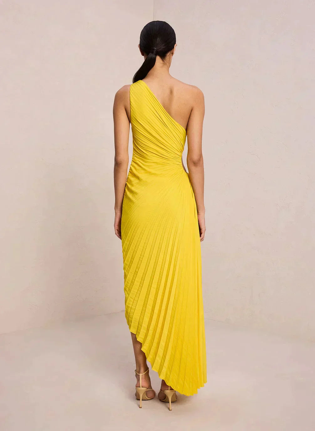 Lore | Elegantes One-Shoulder Midikleid mit fließenden Falten