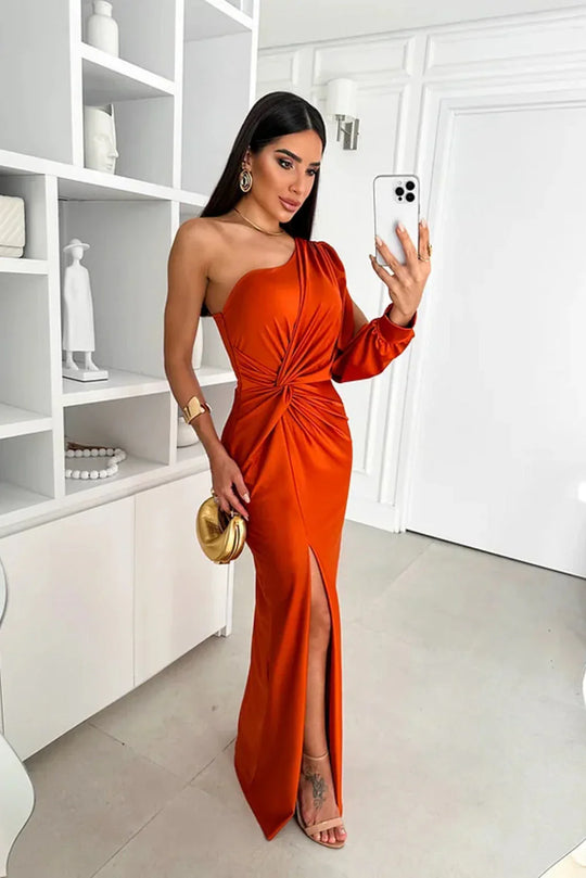 Gundula | Elegantes One-Shoulder-Kleid mit modernem Schlitz