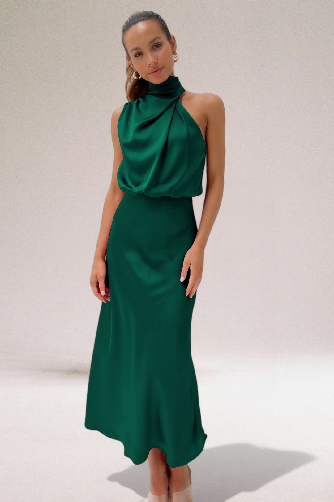 Flavia | Glamouröses Satin-Kleid mit Halterdesign