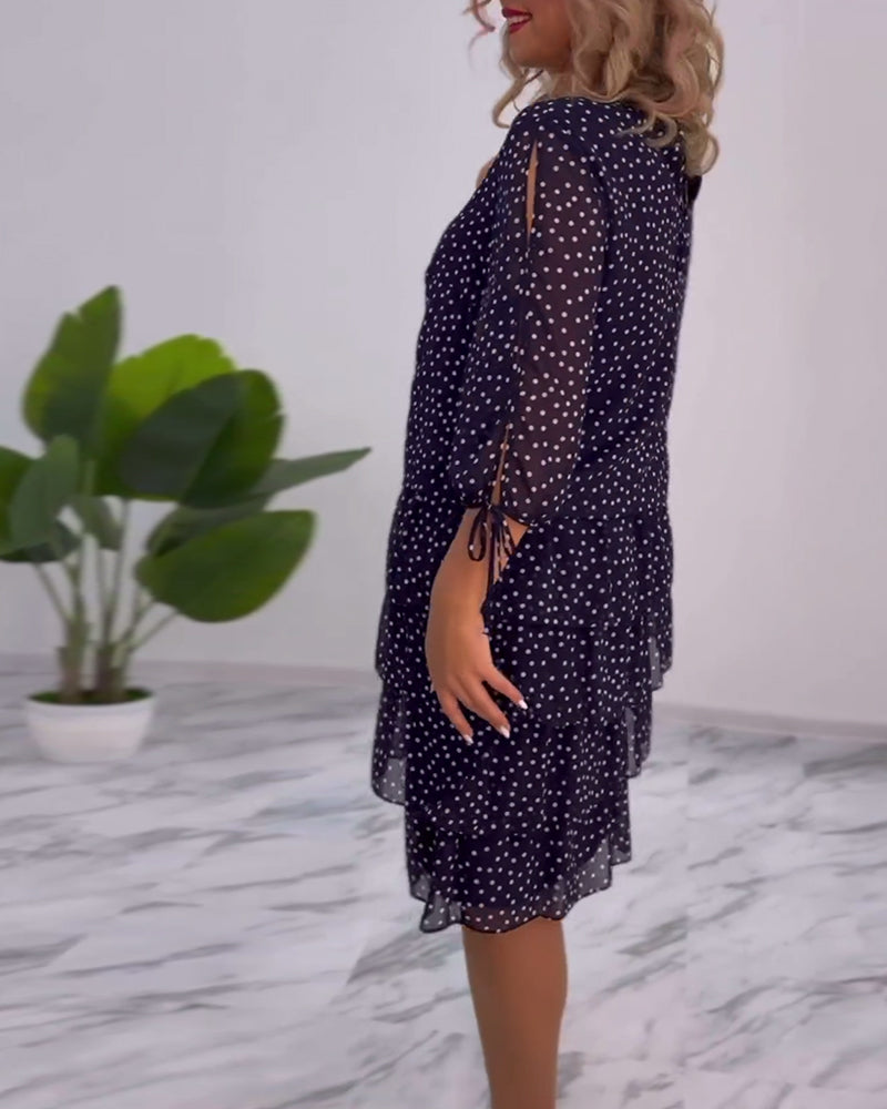 Carla | Festliches Stufenkleid mit Punktemuster