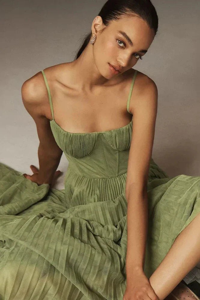 Anja | Plissiertes Midikleid mit romantischem Flair