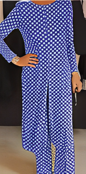 Greta | Gepunktetes Ensemble mit femininer Ausstrahlung