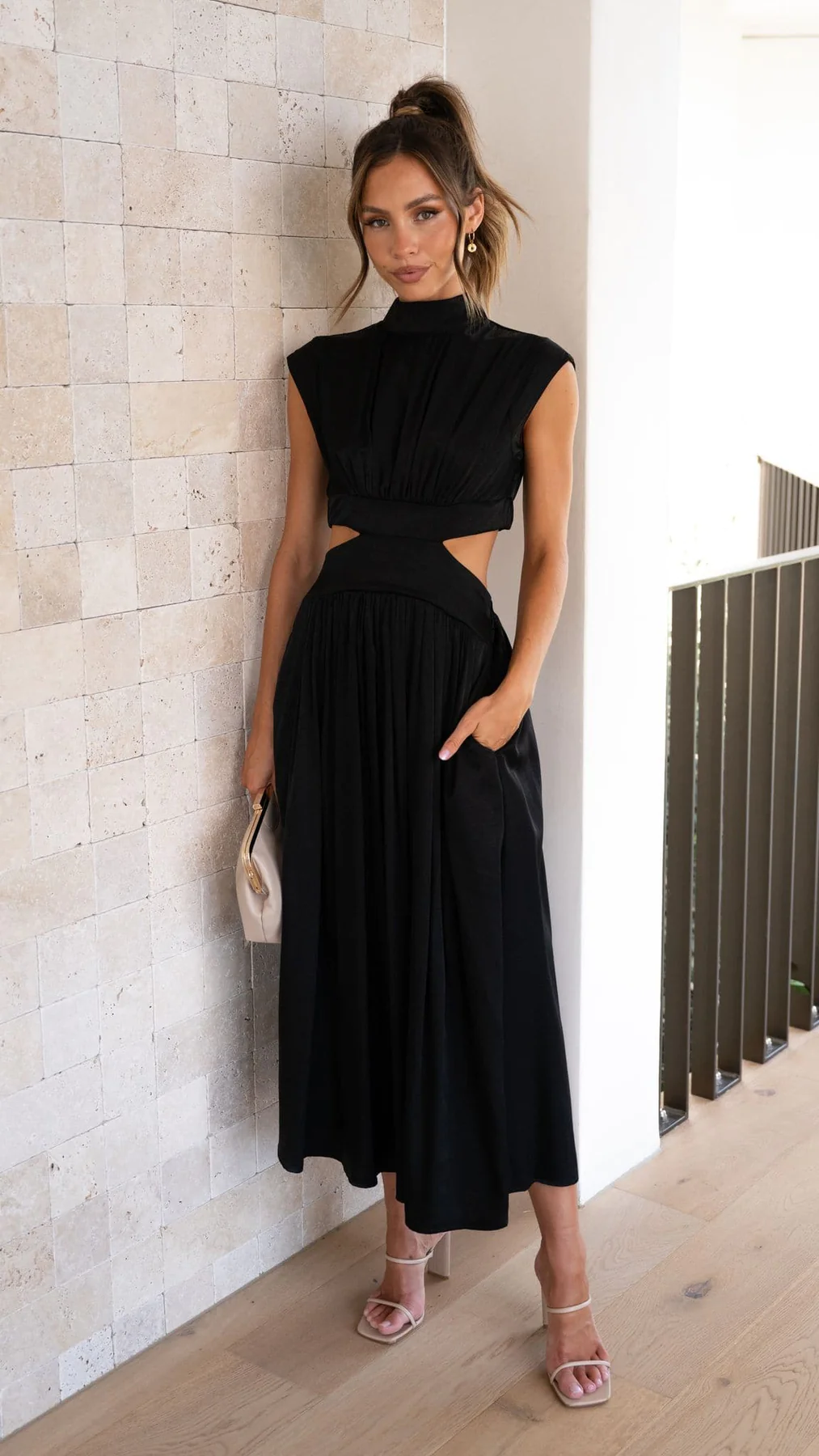 Quincy | Modernes Sommerkleid mit Cut-Out und Taschen