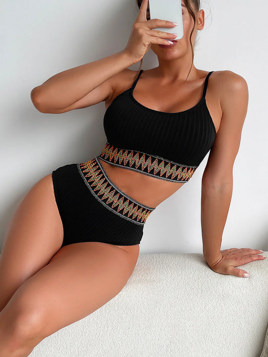 Margit | Bikini mit hohem Beinausschnitt und Falten-Design