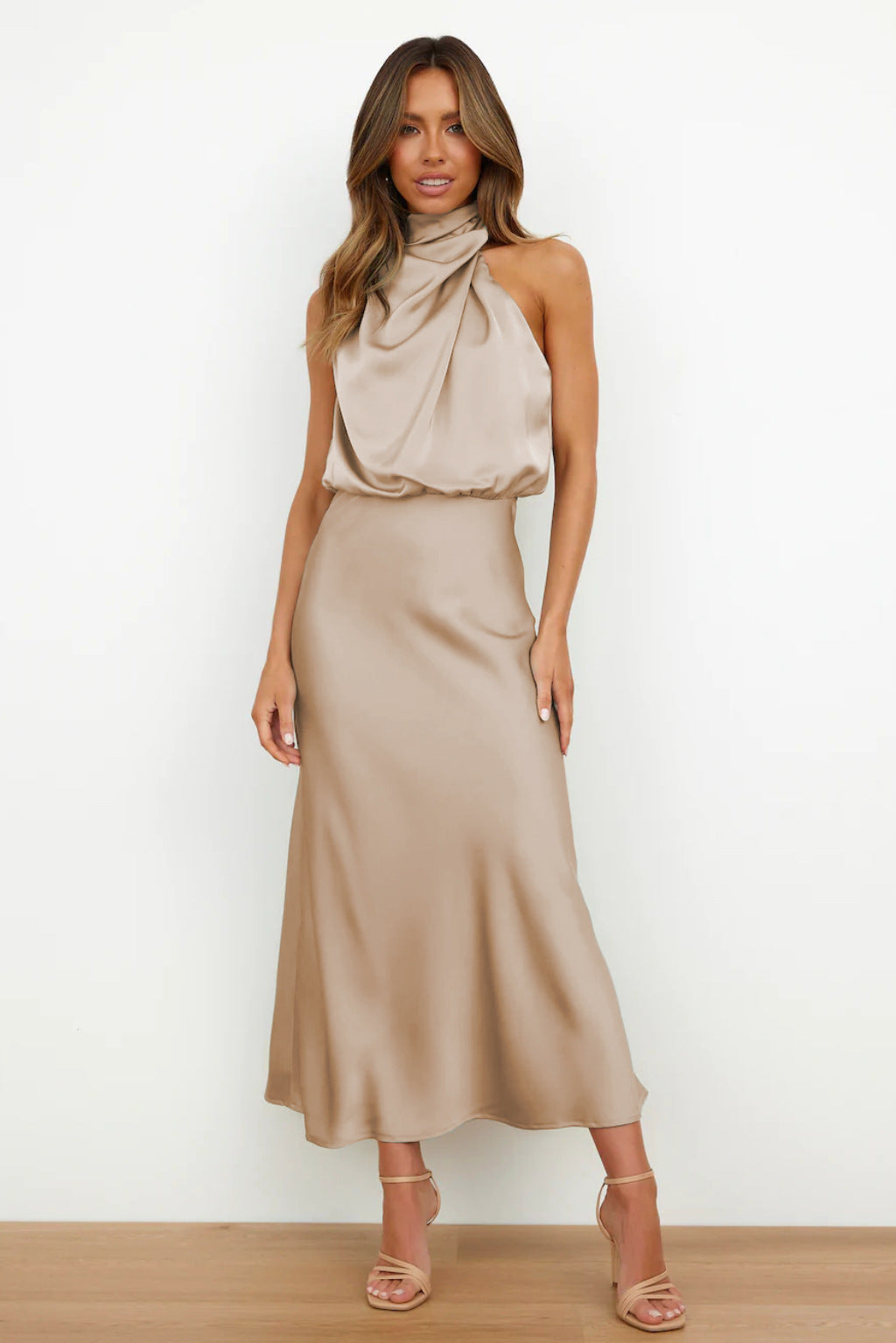 Adele | Feminines Sommerkleid mit offenem Rücken