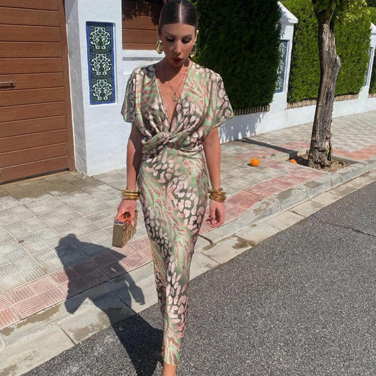 Nicole | Fließendes Kleid mit femininer Silhouette