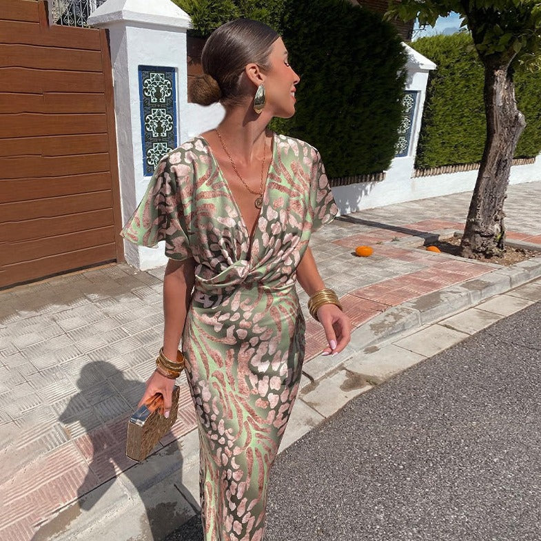 Nicole | Fließendes Kleid mit femininer Silhouette