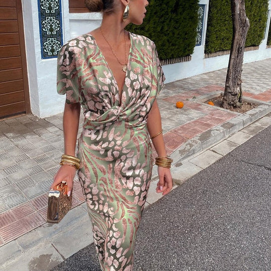 Nicole | Fließendes Kleid mit femininer Silhouette