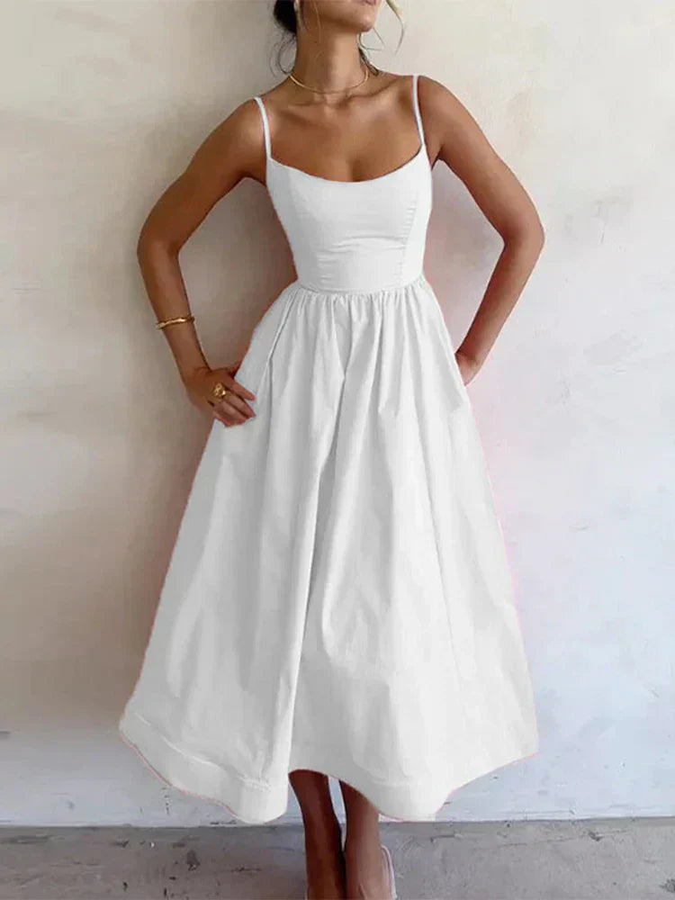 Johanne | Elegante Sommerrobe mit verstellbaren Trägern und U-Boot-Ausschnitt