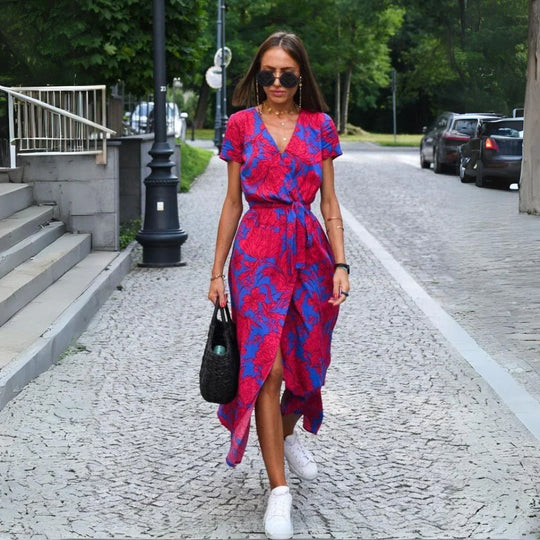 Sigrid | Elegantes Kleid mit femininer V-Ausschnitt-Silhouette