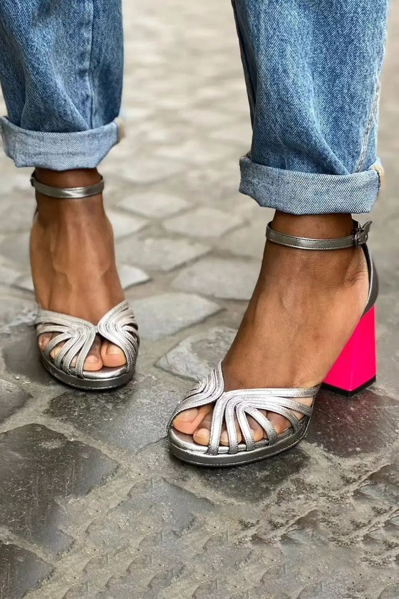 Yvette | Statement-Sandalen mit glänzendem Finish