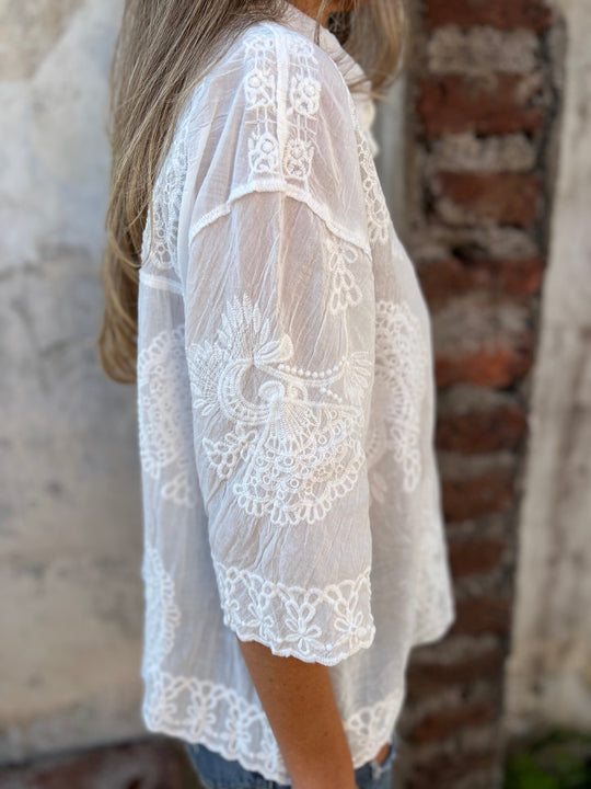 Eva | Feminine Bluse mit zartem Muster