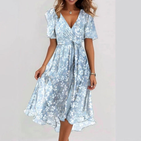 Elena | Luftiges Wickelkleid mit floraler Note
