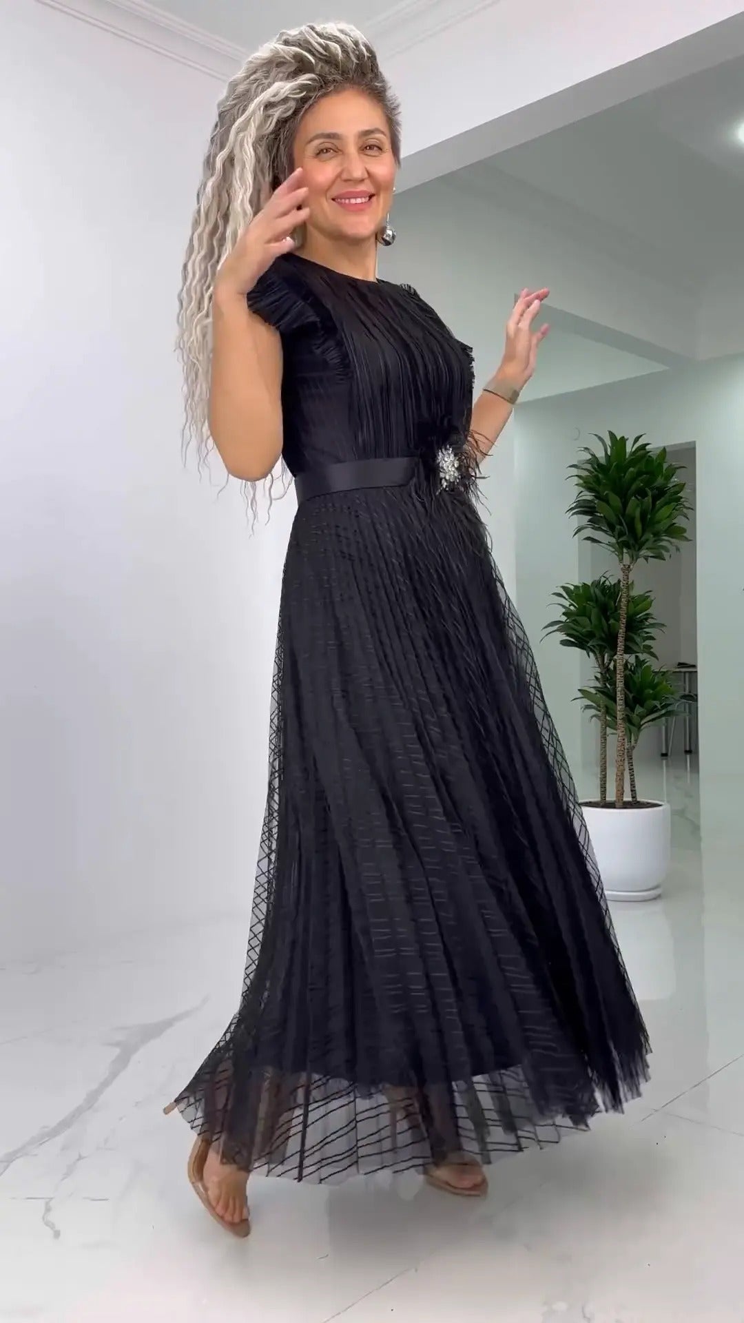 Sukienka | Elegantes Chiffon-Kleid mit tailliertem Schnitt