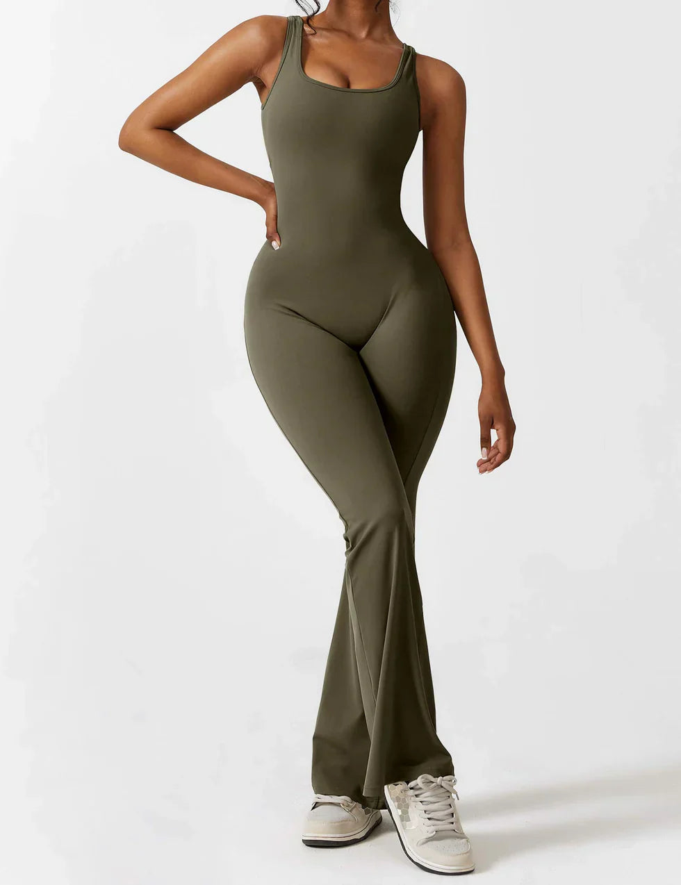 Manuela | Jumpsuit mit figurformendem Schnitt und flared Bein