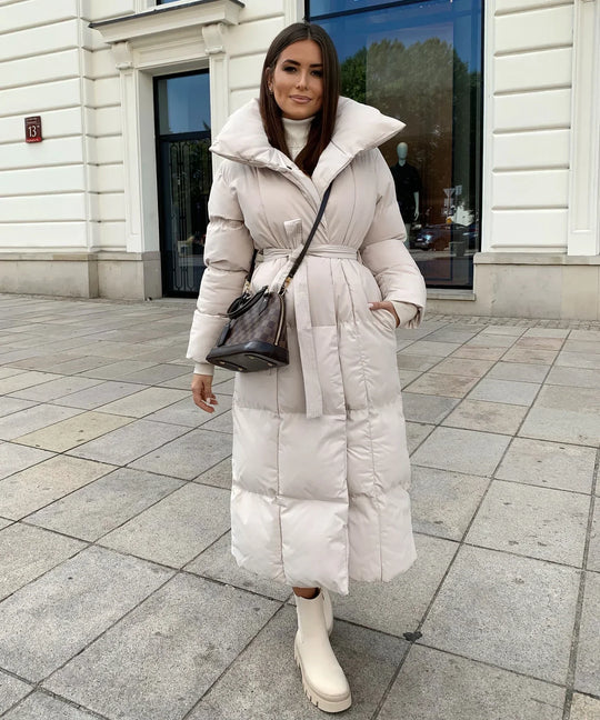 Mia | Stylische lange Pufferjacke mit Gürtel