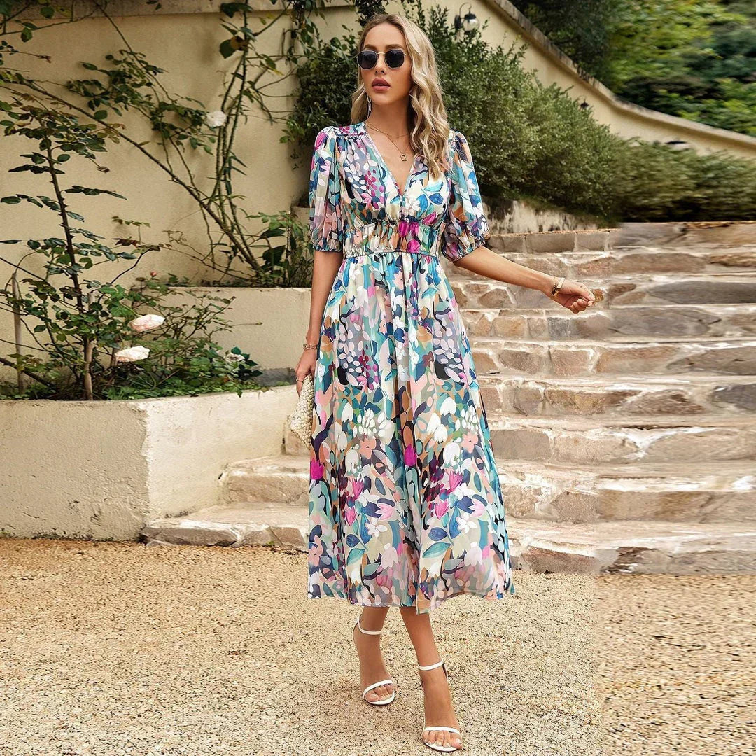Christa | V-Ausschnittkleid mit schmeichelnder Silhouette