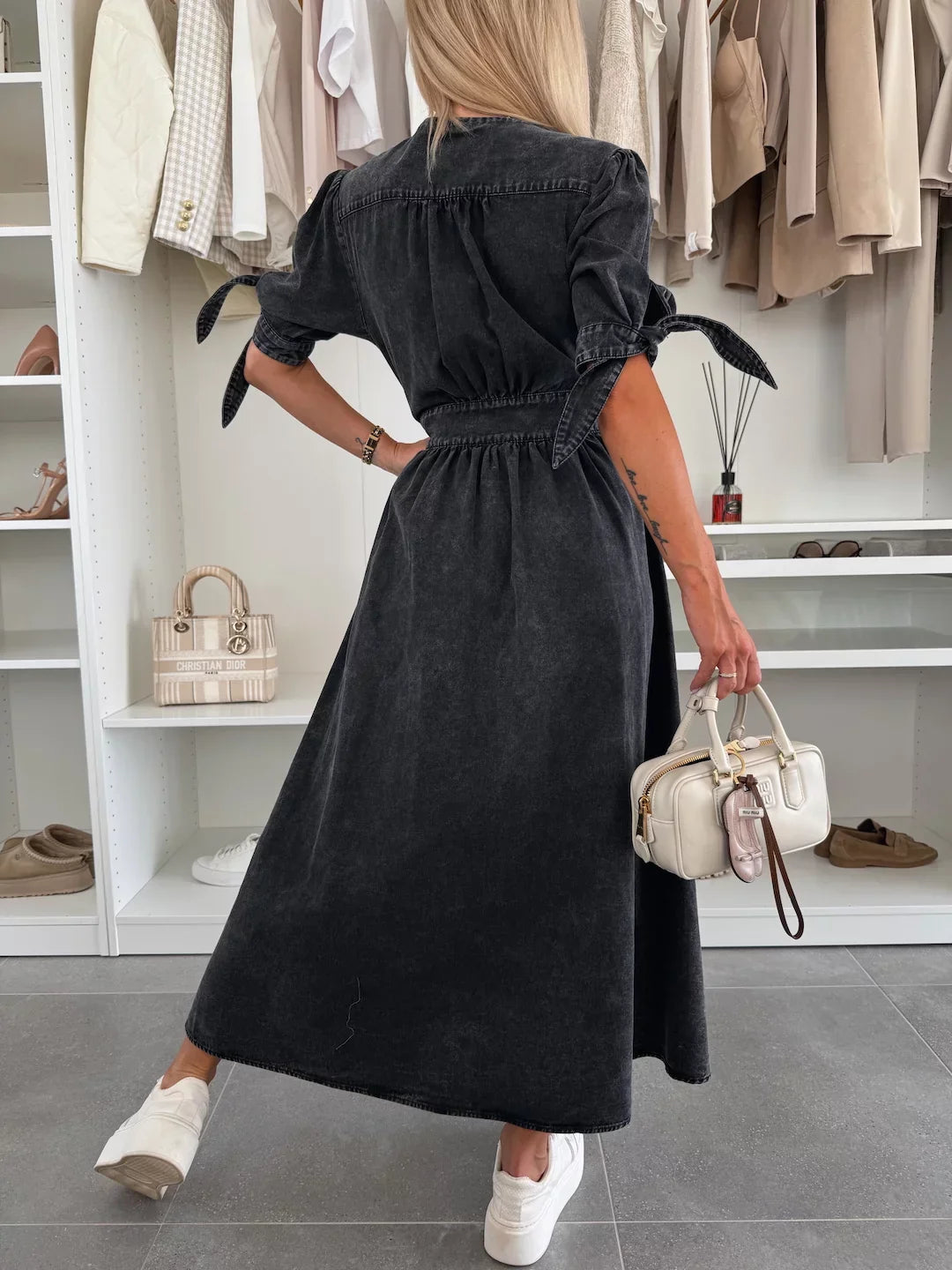 Ivanka | Strahlendes Denim-Kleid für einen modernen Look