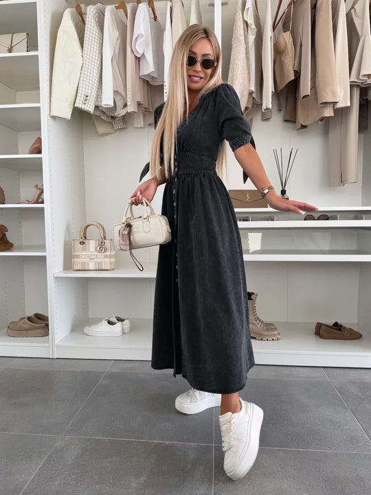 Ivanka | Strahlendes Denim-Kleid für einen modernen Look