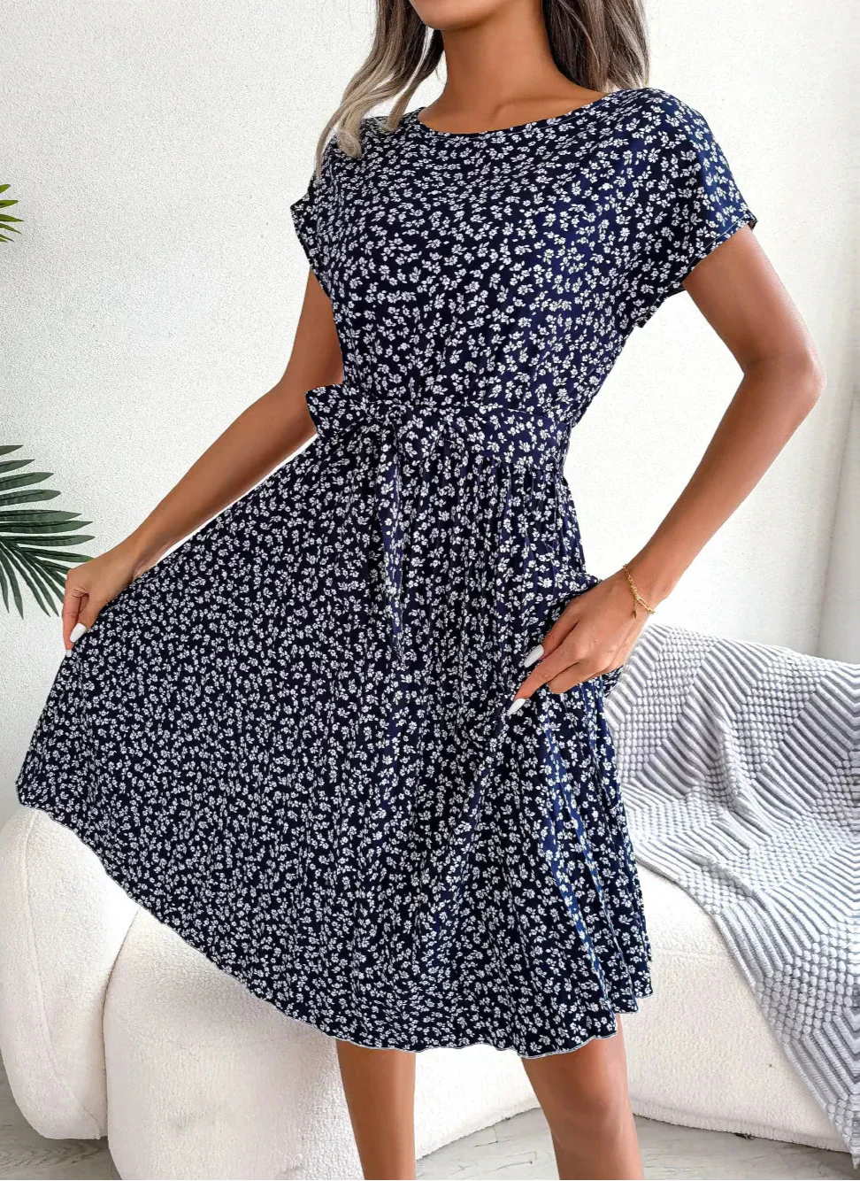 Lilienne | Schickes Sommerkleid mit fließender Silhouette