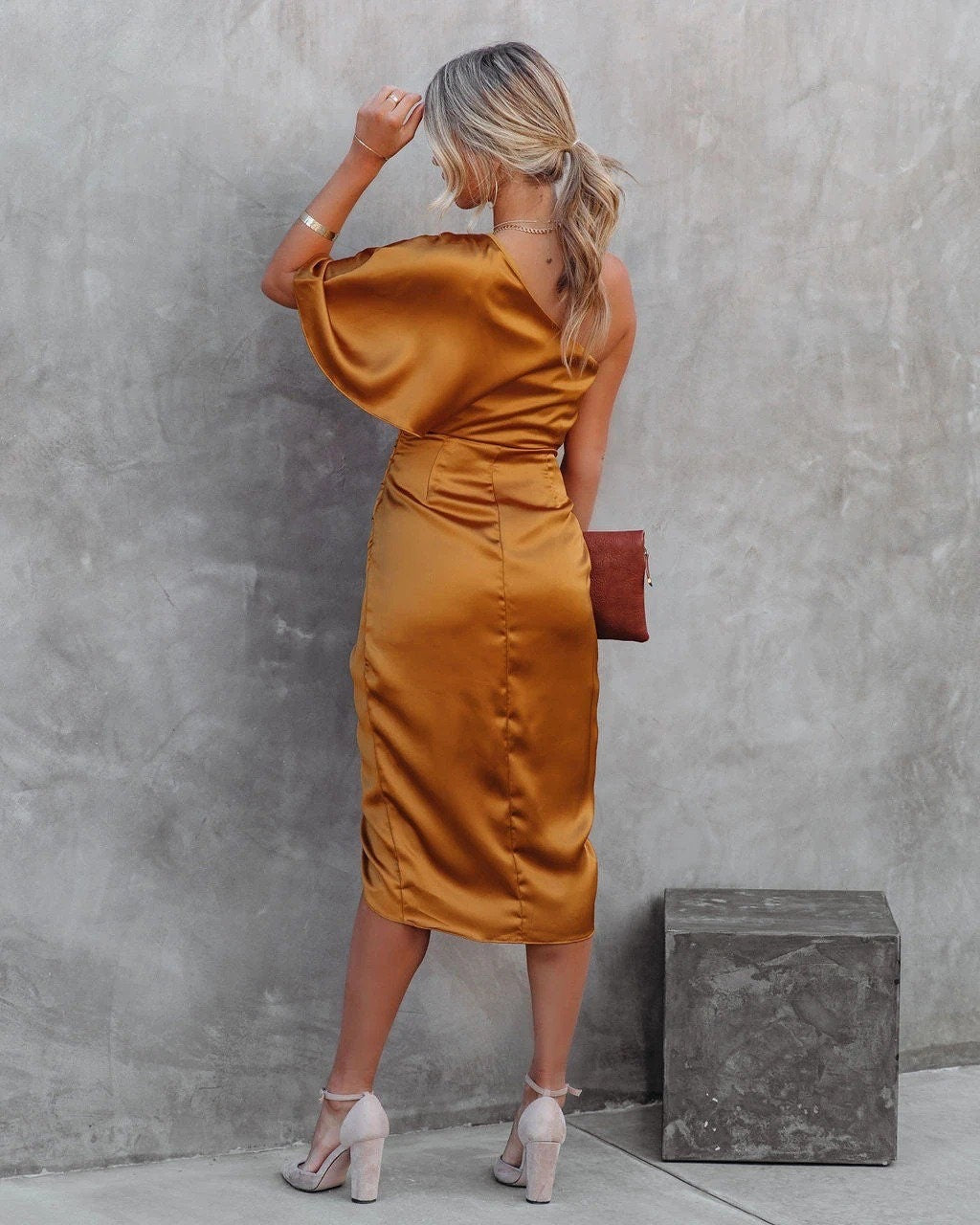Angelika | Elegante Satinrobe für stilvolle Anlässe