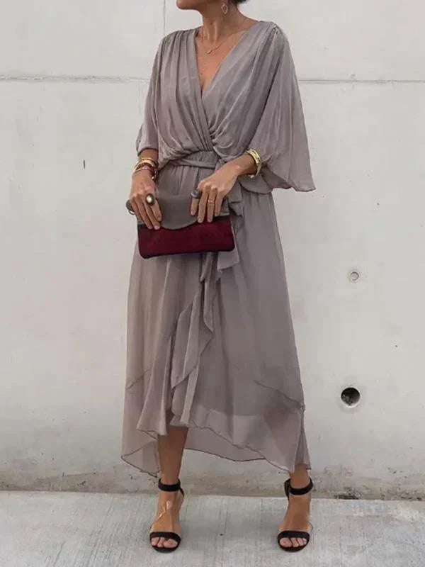 Monica | Luftiges Kleid mit V-Ausschnitt und fließender Silhouette