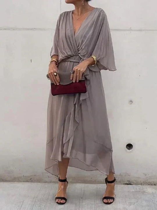 Monica | Luftiges Kleid mit V-Ausschnitt und fließender Silhouette