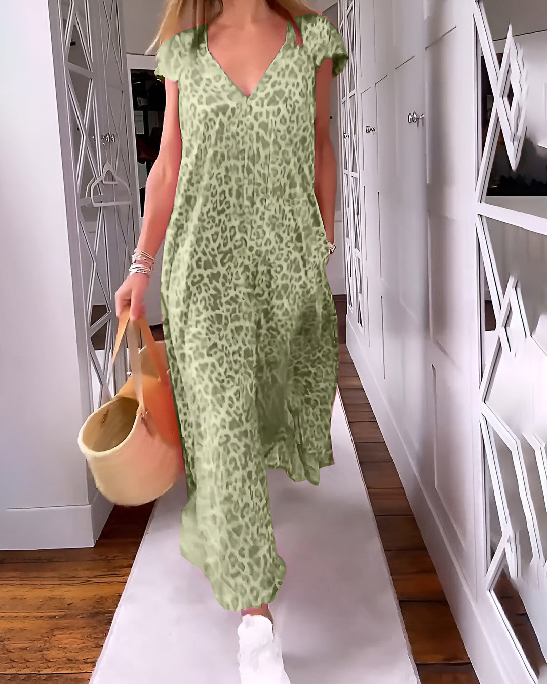 Carolin | Fließendes Kleid mit Leopardenmuster und besonderem Stil