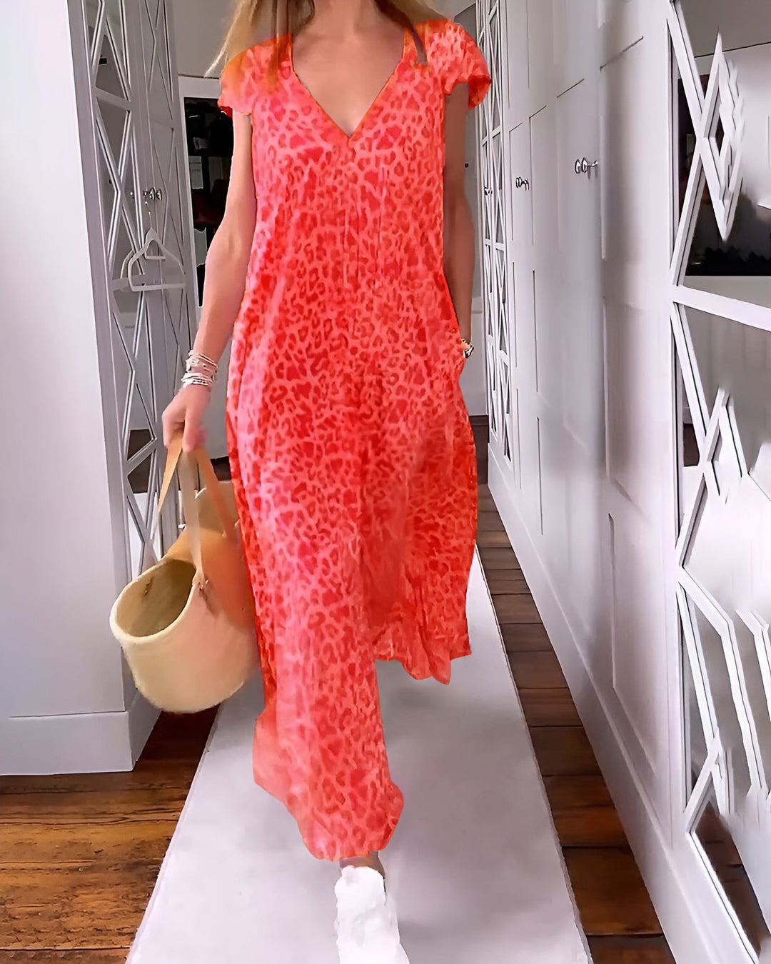Carolin | Fließendes Kleid mit Leopardenmuster und besonderem Stil