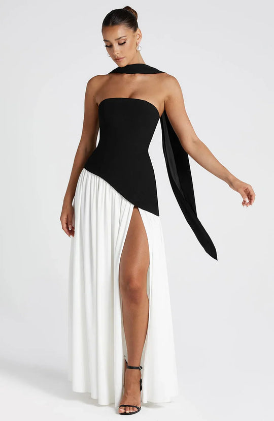 Marika | Langes Sommerkleid mit floralem Muster und tiefem Rückenausschnitt