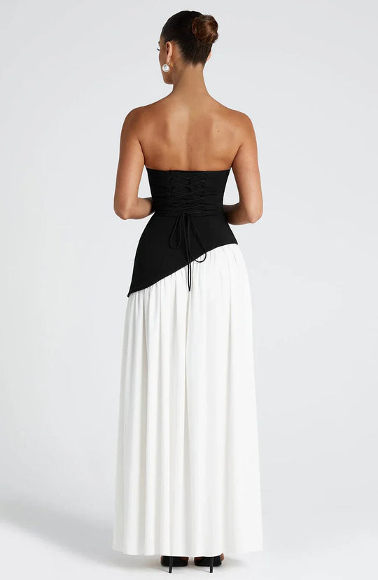 Marika | Langes Sommerkleid mit floralem Muster und tiefem Rückenausschnitt
