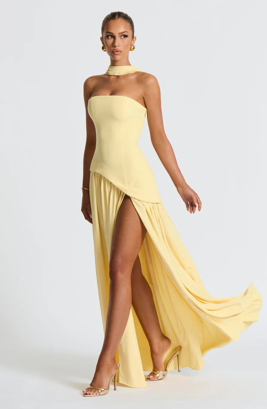Marika | Langes Sommerkleid mit floralem Muster und tiefem Rückenausschnitt