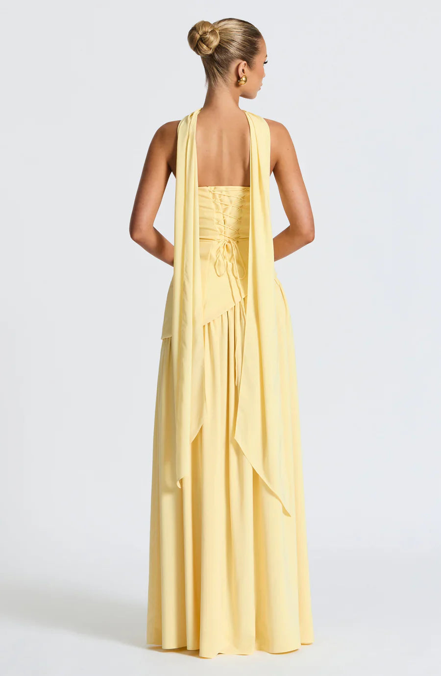 Marika | Langes Sommerkleid mit floralem Muster und tiefem Rückenausschnitt