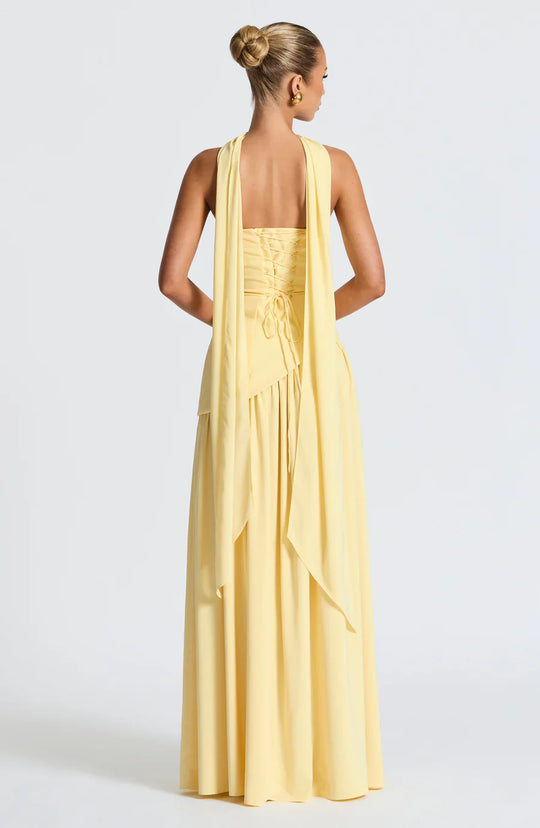 Marika | Langes Sommerkleid mit floralem Muster und tiefem Rückenausschnitt