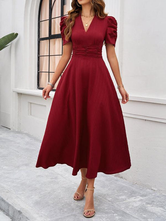 Andrea | Elegantes Midikleid mit femininer V-Halslinie