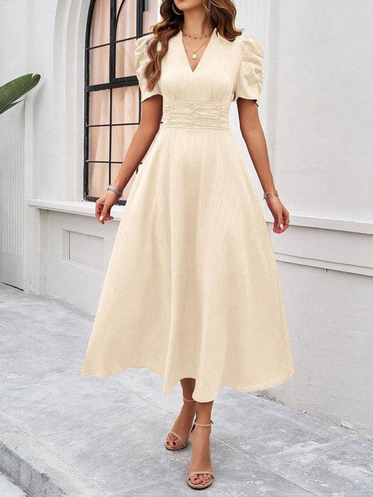 Andrea | Elegantes Midikleid mit femininer V-Halslinie