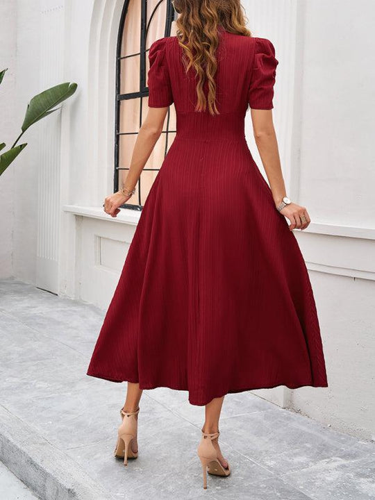 Andrea | Elegantes Midikleid mit femininer V-Halslinie