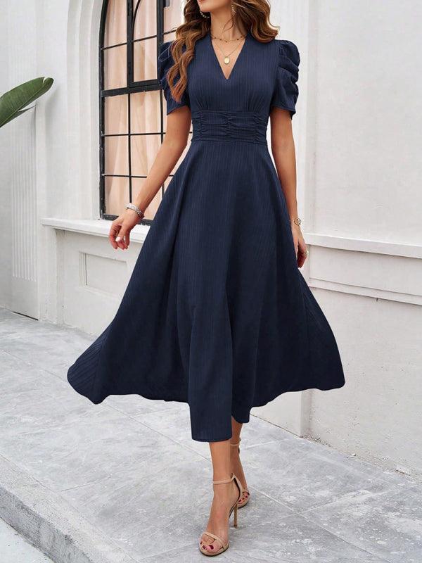 Andrea | Elegantes Midikleid mit femininer V-Halslinie