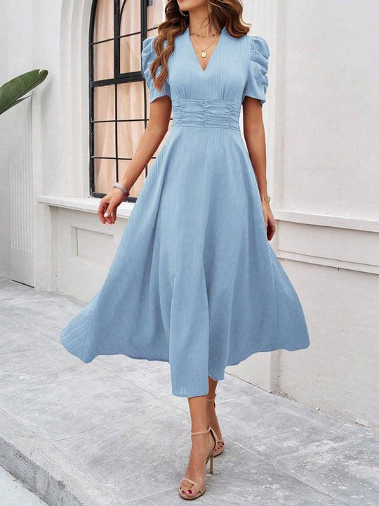 Andrea | Elegantes Midikleid mit femininer V-Halslinie