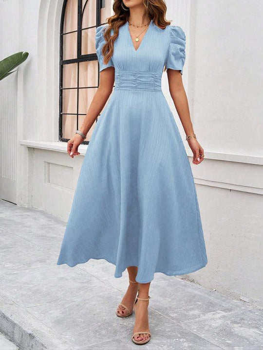 Andrea | Elegantes Midikleid mit femininer V-Halslinie